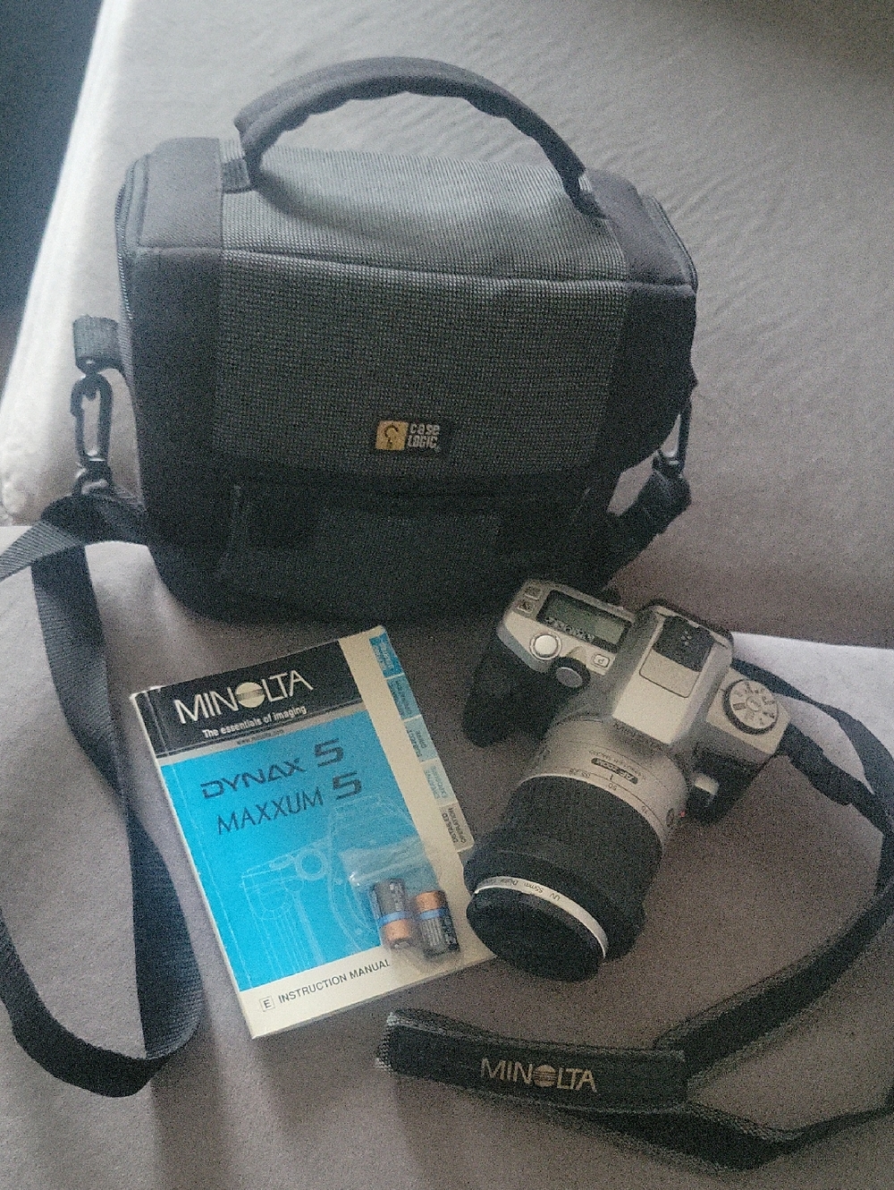 EUC Minolta Dynax 5 35mm Camera With Carrying Case